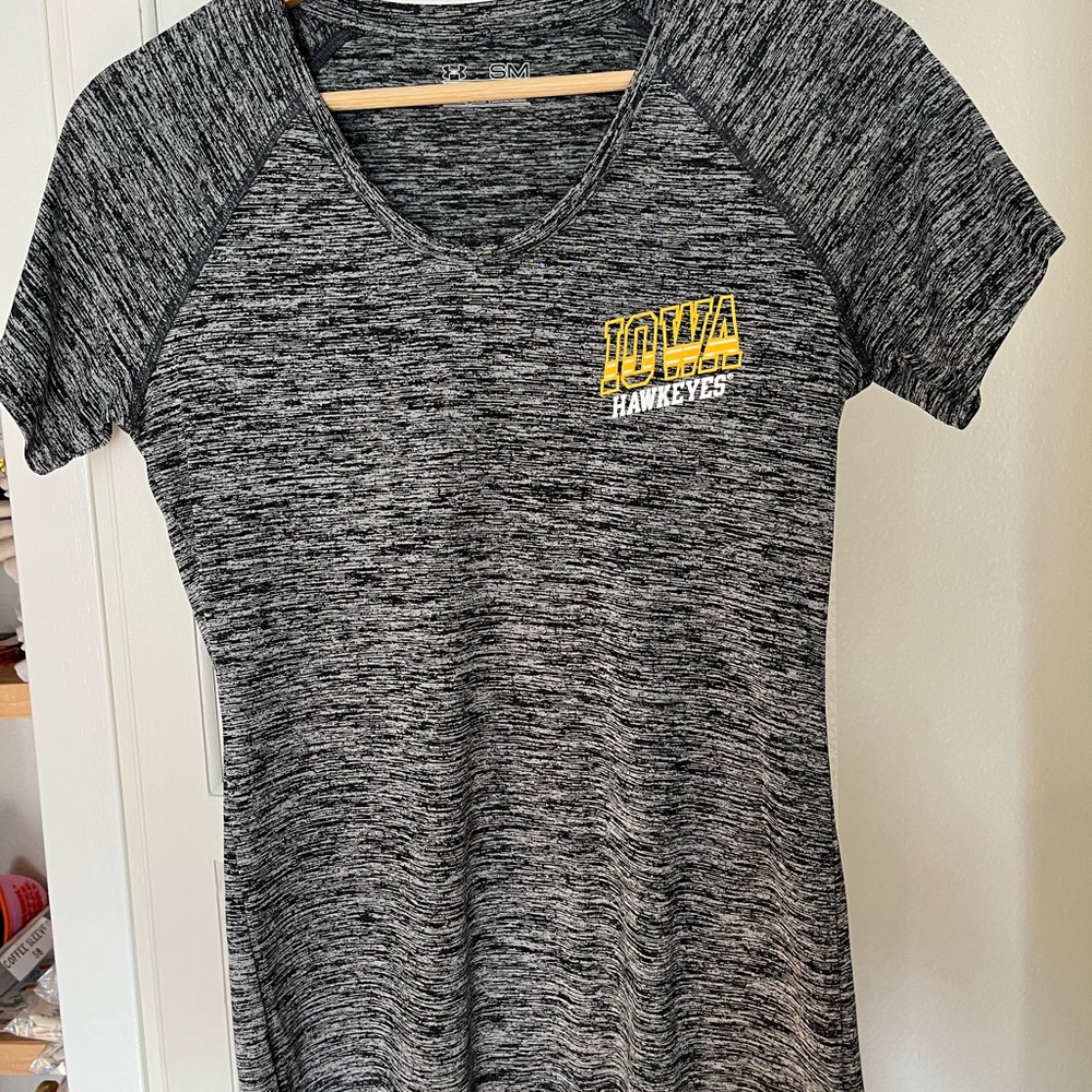 Heathered Gray Fitted Short Sleeve T-Shirt with Yellow Graphic